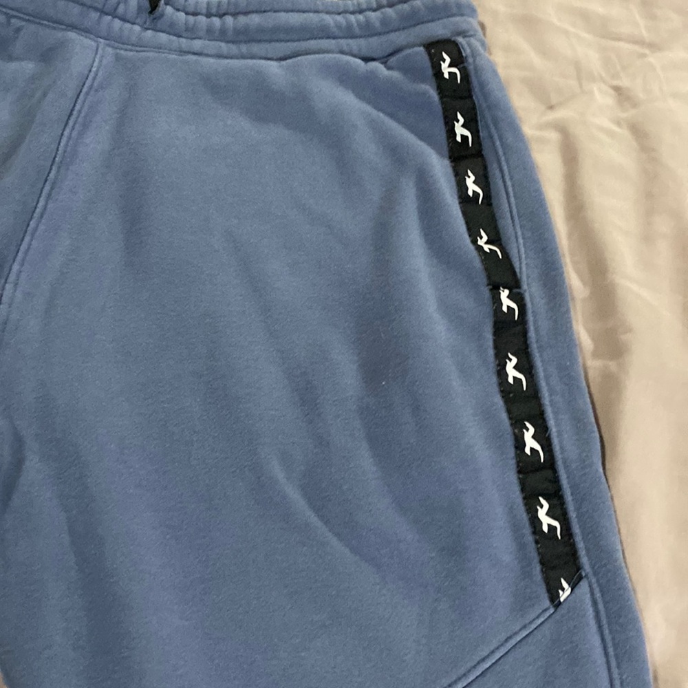 Men’s Hollister sweatpants with pockets Large